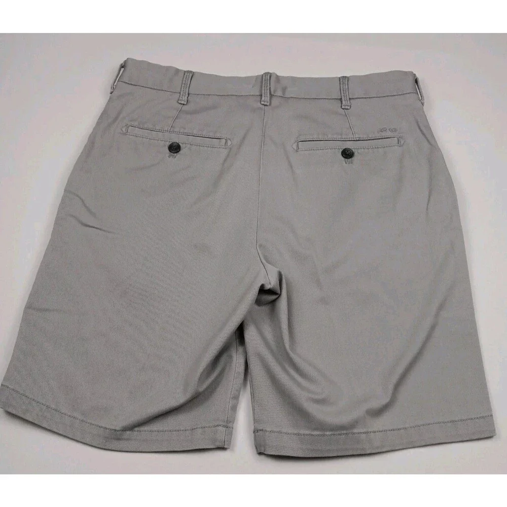 IZOD Saltwater Stretch Mens Size 32 Gray Flat Front Chino Shorts 9.5 Inseam